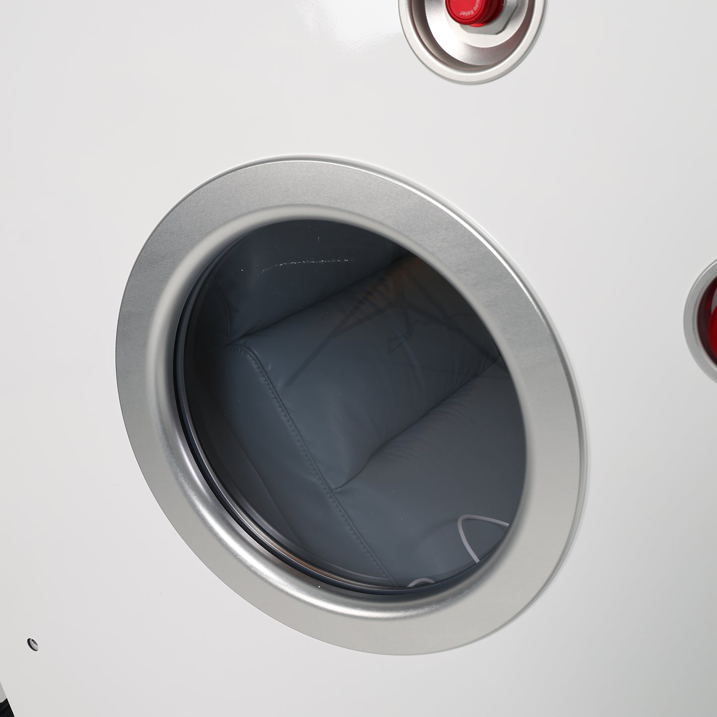 O2BAY Natural Therapy 2ATA Hard Shell Sitting Hyperbaric Chamber For Sale